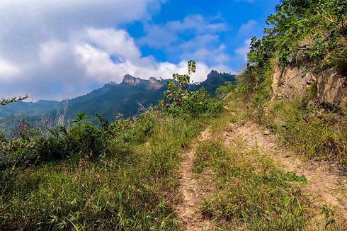 Serunya Trekking di Jalan Selogiri-Manyaran, Wonogiri yang Belum Jadi