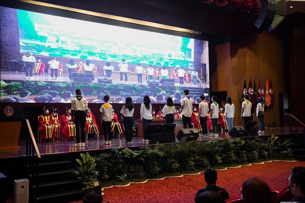 Pelantikan mahasiswa baru oleh Rektor dan Senat Fakultas UPH di Grand Chapel Kampus UPH, Kamis (25/8/2022) 

