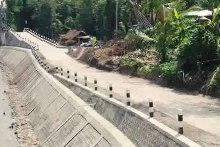 Jembatan Gantung Nawacita yang berada di Dusun Tegaldowo, Desa Bantul, Kecamatan Bantul, Kabupaten Bantul, Daerah Istimewa Yogyakarta. 