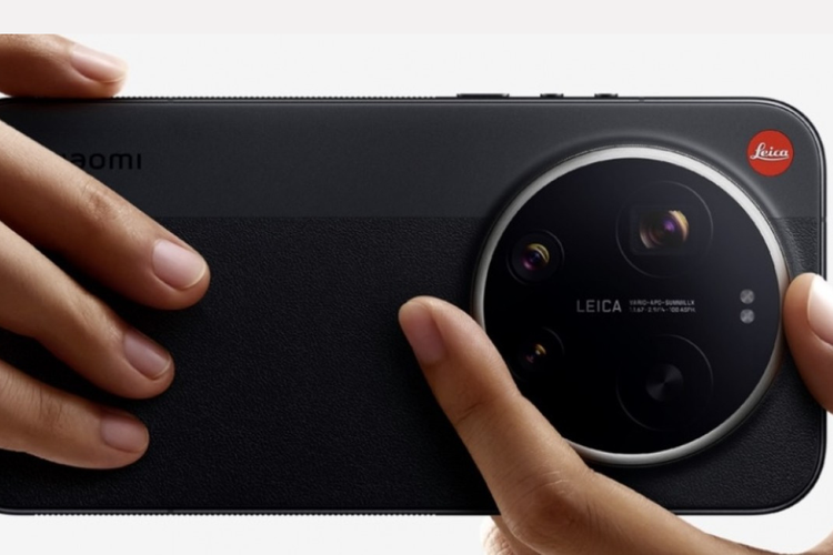 Xiaomi 17 Ultra Leica Edition membawa fitur baru bernama mechanical zoom ring. Fitur ini berfungsi untuk mengontrol pengaturan kamera secara manual, termasuk menyesuaikan panjang fokus (focal length), eksposur, dan white balance.