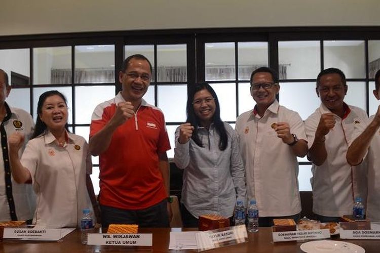 Jajaran pengurus PP Pelti dengan anggota DPR RI, Yayuk Basuki.