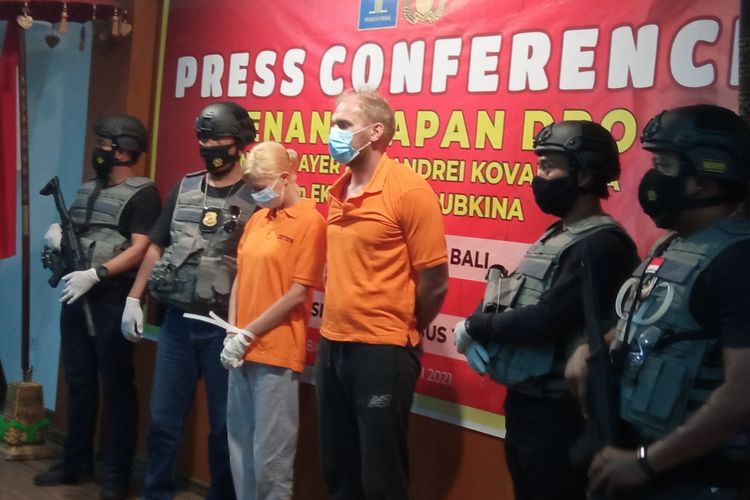 Bali Regional Police personnel introduce Andrew Ayer alias Andrei Kovalenko and his girlfriend Ekaterina Trubkina, shortly after their arrest in the Seminyak area