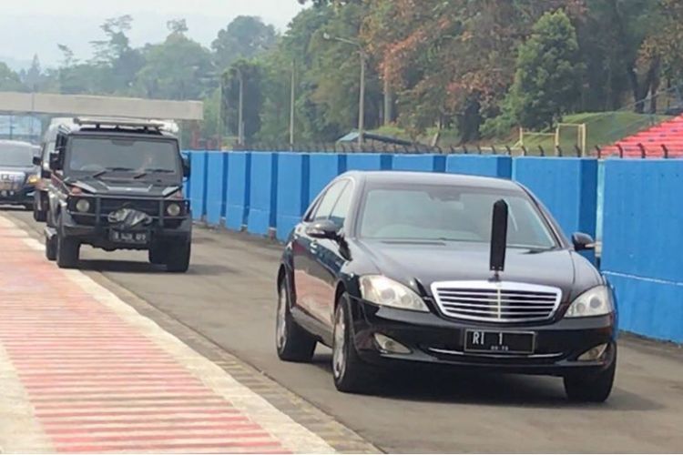 Mobil kepresidenan Indonesia-1 saat menjajal Sirkuit Sentul, Bogor, Jawa Barat, Selasa (6/3/2018).