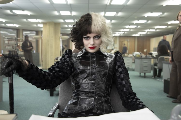 Emma Stone saat memerankan Cruella.