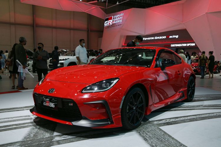 All New Toyota GR 86 dipamerkan di ajang Gaikindo Indonesia International Auto Show (GIIAS) 2022 di ICE BSD, Tangerang, Jumat (12/8/2022). Mobil ini digunakan Gazoo Racing turun di ajang World Rally Championship (WRC).