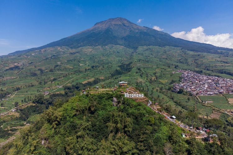 Wisata Puncak Botorono di Temanggung, Jawa Tengah.