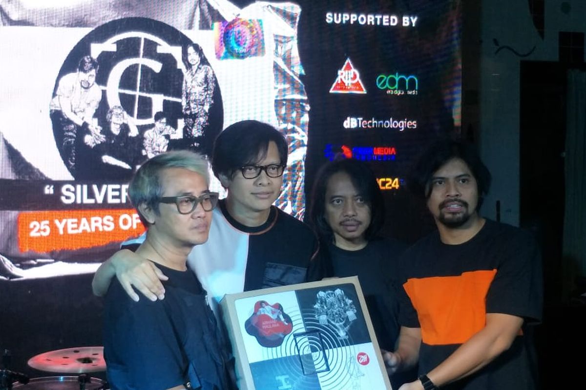 GIGI Band saat jumla pers peluncuran Exclusive Box Set Spesial Ulang Tahun GIGI ke-25 di kawasan Kemang, Jakarta Selatan, Sabtu (2/11/2019).