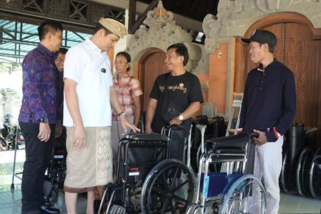 Bantu 40 Penyandang Disabilitas, Pemkab Jembrana Bagikan Alat Bantu Senilai Rp 96 Juta 