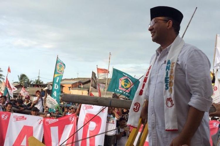 Cagub DKI Jakarta nomor tiga, Anies Baswedan disambut parade nelayan di Cilincing, Jakarta Utara, Rabu (8/2/2017).