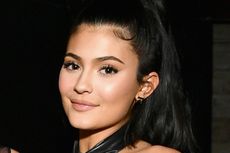 Meski Takut Operasi Plastik, Kylie Jenner Akui Wajahnya Tak Alami