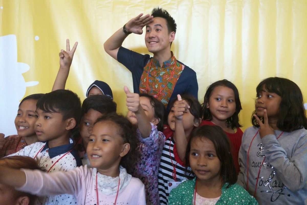 Daniel Mananta dalam kegiatan perjamuan Makan Siang Natal di Seminari Wacana Bhakti, SMA Kolese Gonzaga, Jakarta Selatan, Senin (25/12/2017). 