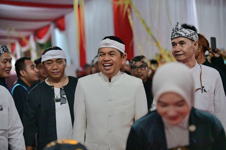 Gubernur Jawa Barat Dedi Mulyadi mengomentari demo larangan study tour. 