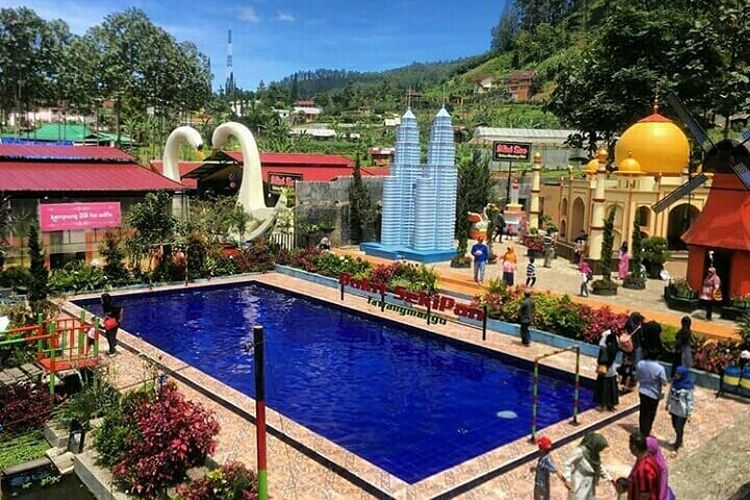 Tempat wisata baru Bukit Sekipan di Tawangmangu, Karanganyar, Jawa Tengah menawarkan spot foto dan wahana menarik.