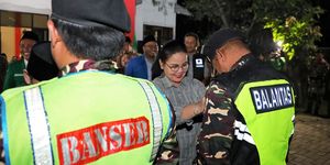 Wali Kota Semarang Agustina saat menghadiri peresmian Posko Mudik Lebaran yang didirikan GP Ansor dan Banser Kota Semarang di kawasan Mangkang Kulon, Kecamatan Tugu, Kota Semarang, Senin (16/3/2026).