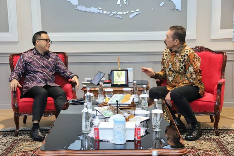 Pertemuan Menteri PANRB dengan Jaksa Agung RI untuk membahas tentang upaya penguatan kelembagaan kejaksaan di Indonesia.