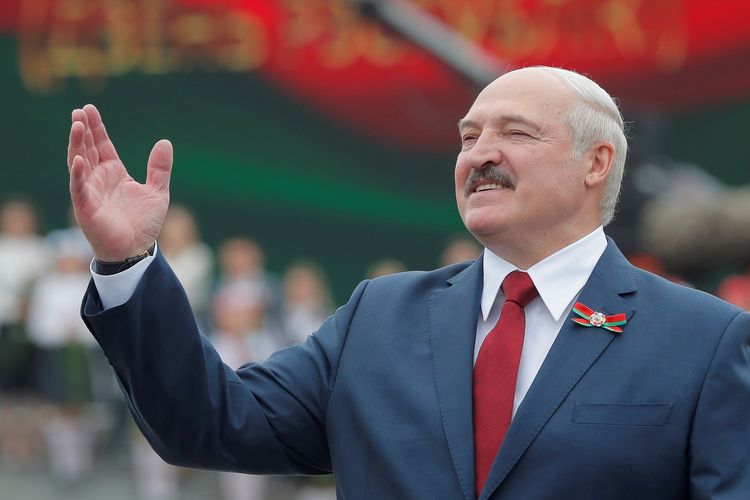 Presiden Belarus Alexander Lukashenko ketika hadir dalam perayaan hari kemerdekaan di Minsk, pada 3 Juli 2020.