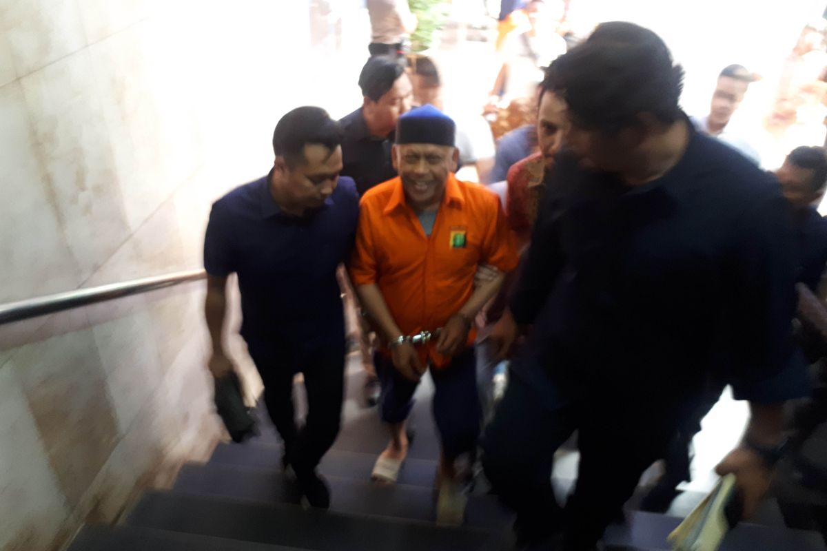 Tersangka kasus dugaan makar, Eggi Sudjana digiring ke ruangan penyidik Ditreskrimum Polda Metro Jaya, Jumat (14/6/2019).