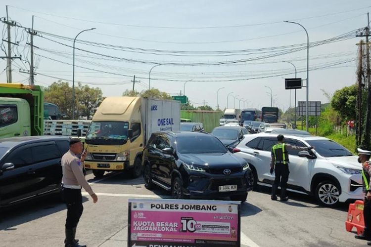 Jelang Pembukaan Muktamar NU, Jalur dari Exit Tol Tembelang ke Tambakberas Ditutup
