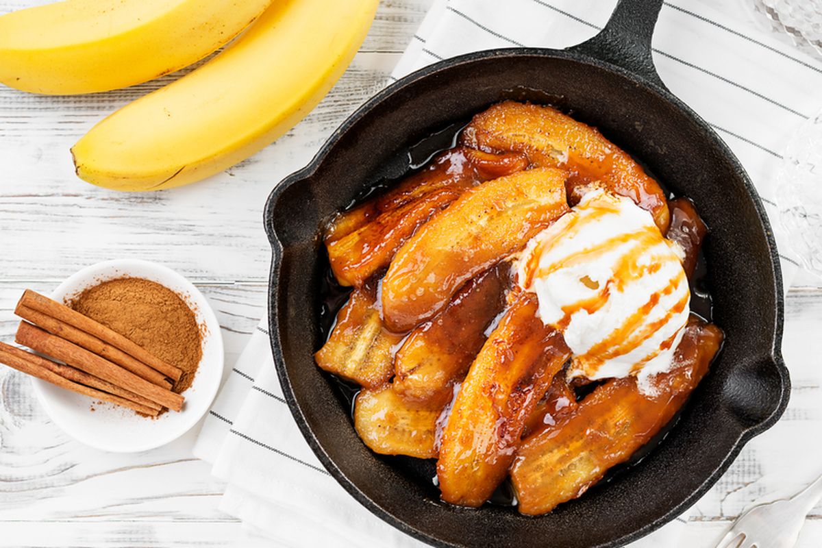 Ilustrasi pisang panggang es krim. 
