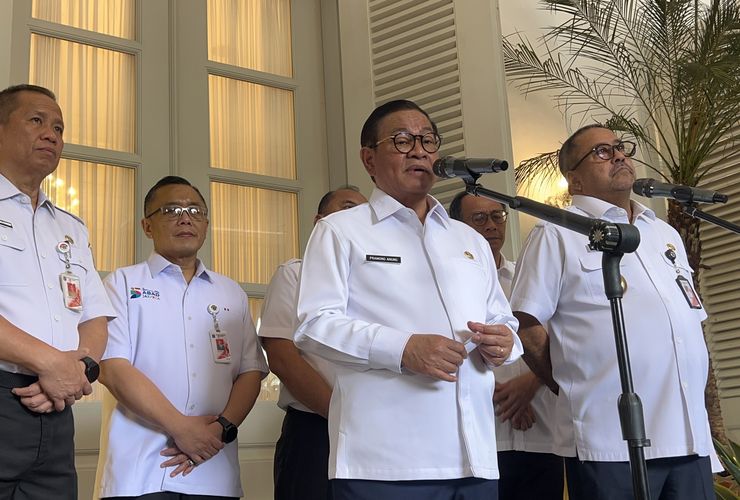 Viral Truk DLH Dituding Buang Sampah ke Kali, Pramono Larang TPS Sementara di Jakarta