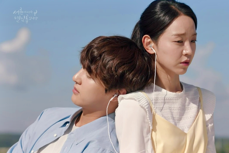 Shin Hye Sun dan Yang Se Jong dalam serial drama romantis Still 17 (2018).