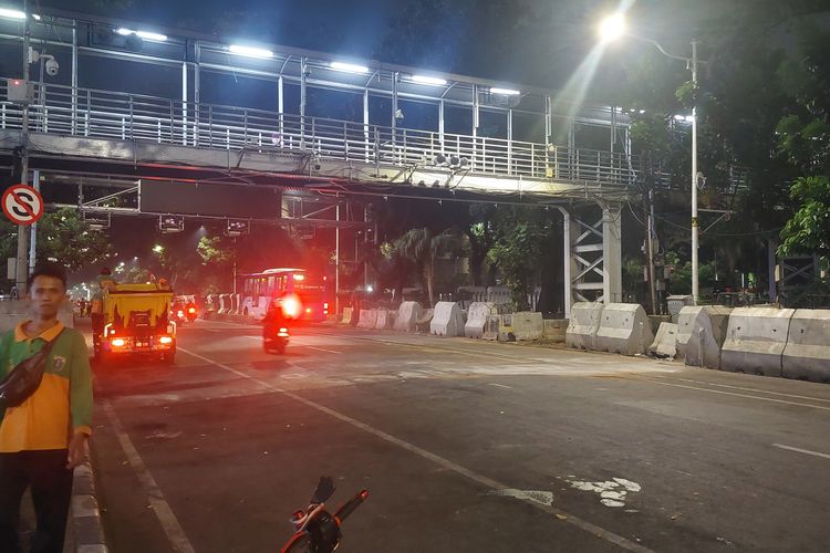 Lalu lintas di Jalan Medan Merdeka Barat, Jakarta Pusat, usai demo ojek online, Kamis (29/8/2024).