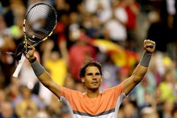 Petenis Spanyol Rafael Nadal merayakan kemenangan atas Radek Stepanek dari Ceko pada babak kedua BNP Parabas Open di Indian Wells, Sabtu (8/3/2014). Nadal menang 6-1, 3-6, 6-1.
