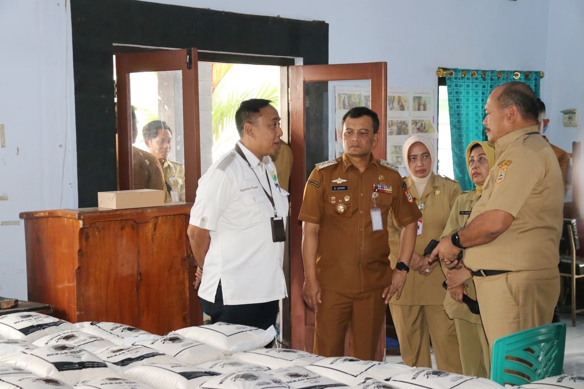 Gubernur Jawa Tengah Ahmad Luthfi saat meninjau pelaksanaan GPM di halaman Kantor Kecamatan Bener, Kabupaten Purworejo, Senin (7/7/2025). 