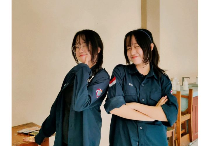 Kisah Anak Kembar Lolos Unair Jalur SNBP 0226, Pilih Jurusan Sama