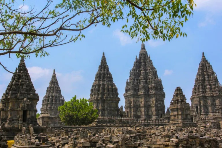 Revitalisasi Prambanan Jadi Sorotan, Siapa Sebenarnya Pembangun Candi Hindu Terbesar di Indonesia?