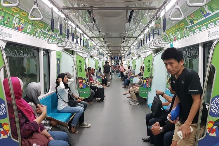 Gerbong MRT yang bertemakan Gojek yang dianggap lebih informatif, Kamis (18/4/2019)
