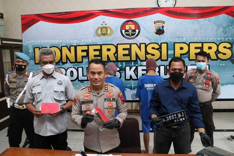 Ungkap kasus pembunuhan gadis berusia 14 tahun di Mapolres Kebumen, Jawa Tengah, Jumat (20/5/2022).