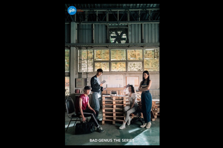 Serial televisi Bad Genius (2020) dibintangi deretan bintang muda Thailand, seperti Plearnpichaya Komalarajun dan Jaonaay Jinjett Wattanasin.