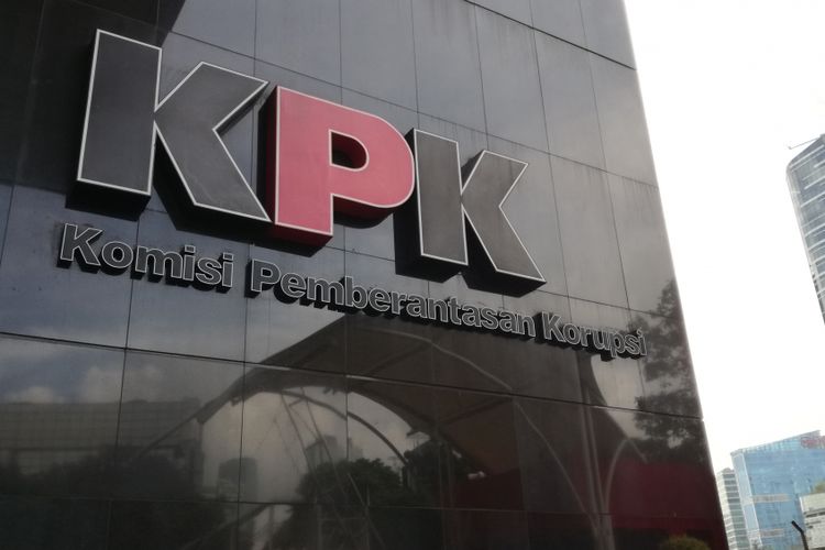 logo Komisi Pemberantasan Korupsi (KPK) di Gedung KPK.
