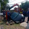 Hindari Motor, Mobil Dinas TNI AL Masuk Selokan di Pondok Labu