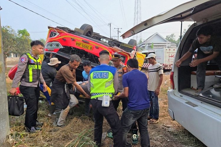 Bus Terbalik di Mesuji Lampung, 3 Penumpang Tewas, Sopir Kabur