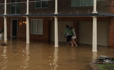 Australia: Floods in Sydney Worsen, 50,000 Told to Evacuate