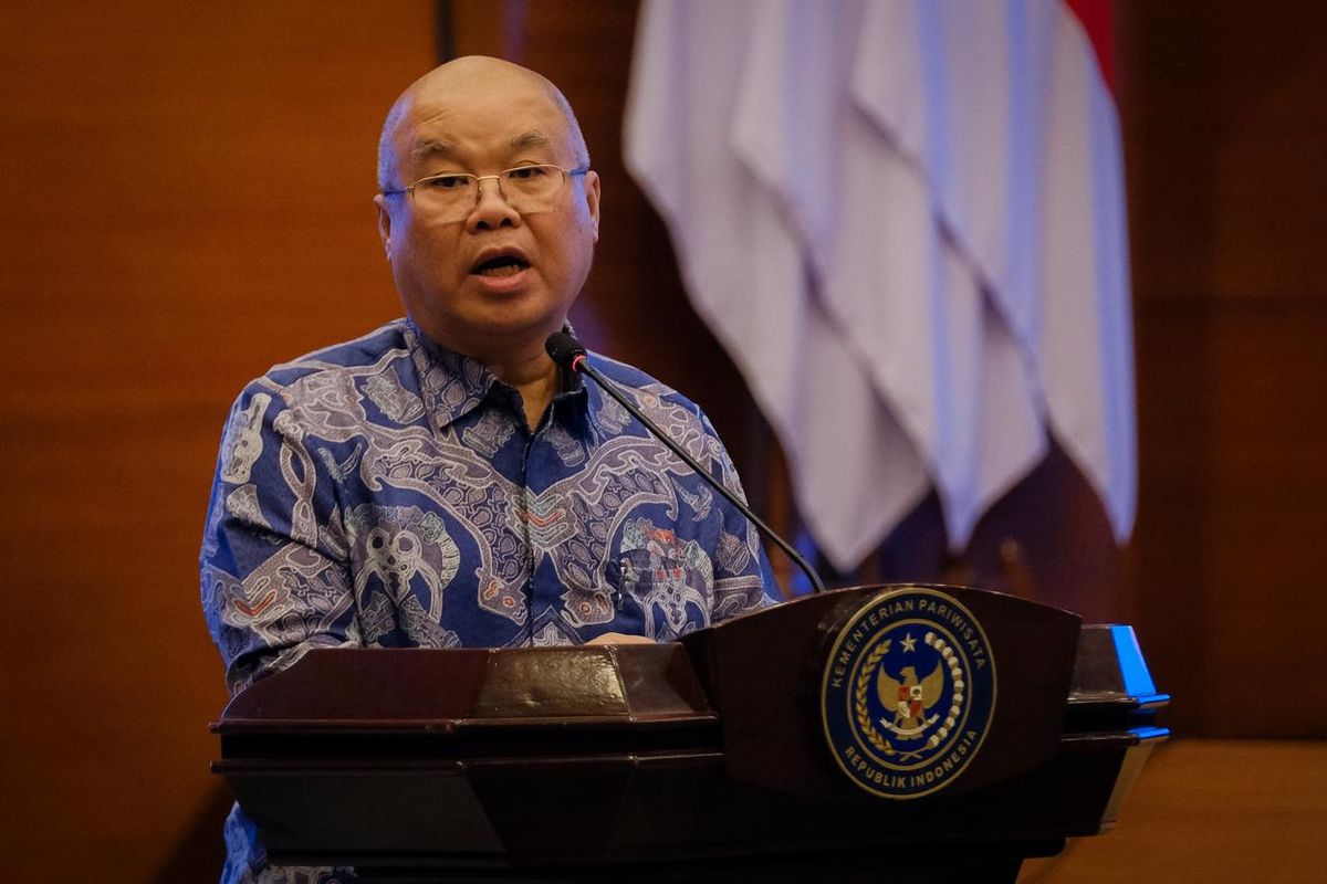 Ketua Asosiasi Pengelola Pusat Belanja Indonesia (APBI), Alphonzus Widjaja, dalam konferensi pers BINA Indonesia Great Sale 2025 di Kantor Kementerian Pariwisata (Kemenpar), Jakarta Pusat, Jumat (21/11/2025).