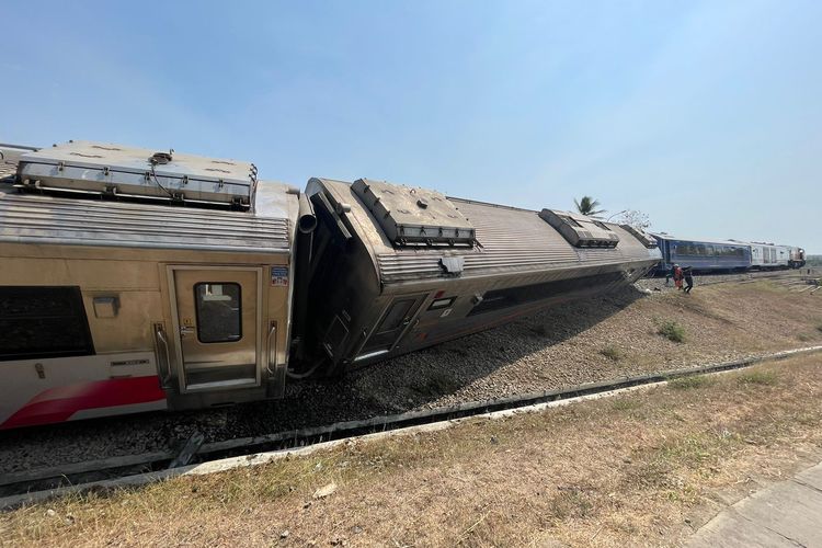 KA Argo Semeru anjlok di Kulon Progo, Selasa (17/10/2023).