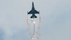 Jet Tempur Tuju Rumah Donald Trump, Tembakkan Suar