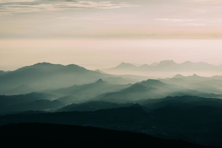 Taman Nasional Gunung Gede Pangrango, Cipanas, Kabupaten Cianjur, Jawa Barat. Jalur pendakian TNGGP tutup sementara mulai 13 Oktober 2025 untuk aksi bersih-bersih sampah, evaluasi, dan perbaikan tata kelola.