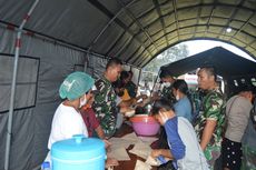 TNI Dirikan Tenda Kesehatan dan Dapur Umum untuk Korban Erupsi Gunung Lewotobi NTT