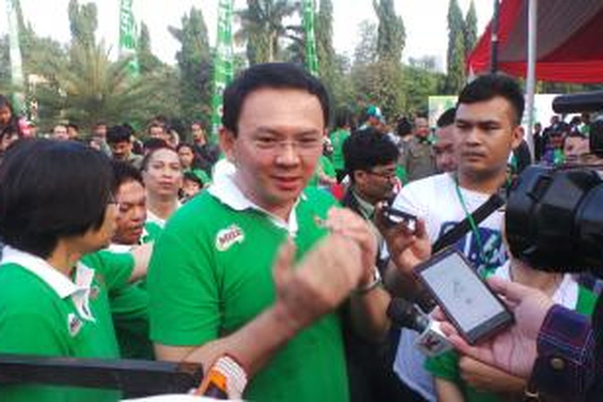 Gubernur DKI Jakarta Basuki Tjahaja Purnama usai melepas sekitar 35.000 pelari dalam Jakarta International 10K di Monas, Jakarta Pusat. Minggu (31/5/2015).