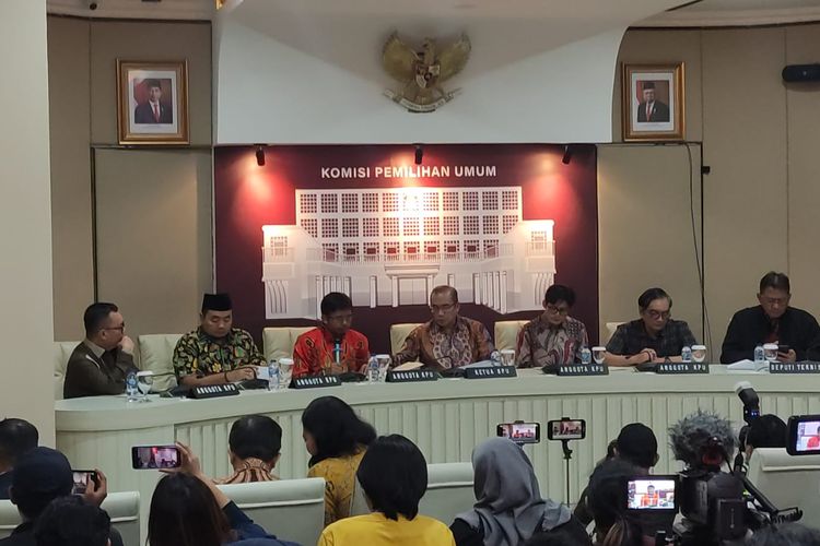 Komisi Pemilihan Umum (KPU) RI menetapkan 9.925 bakal calon anggota legislatif (bacaleg) DPR RI dari 18 partai politik peserta Pileg 2024, di dalam Daftar Calon Sementara (DCS), Jumat (18/8/2023).