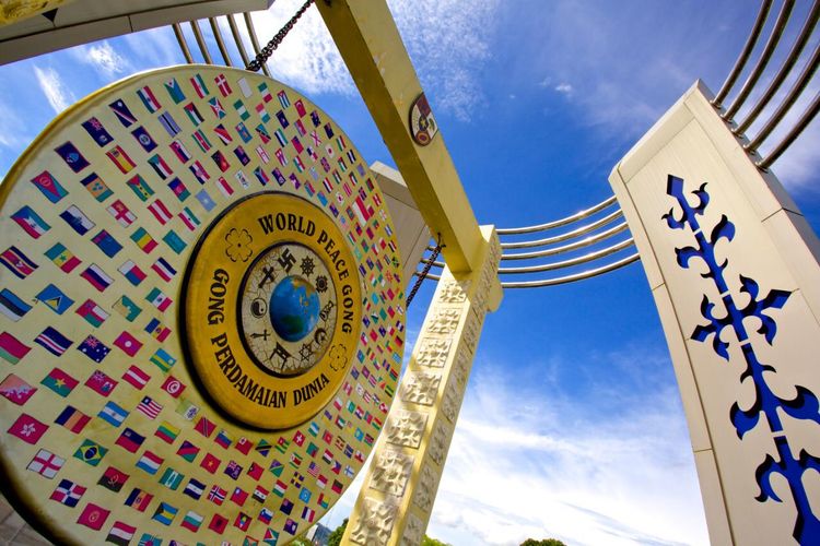 Monumen Gong Perdamaian Dunia di Ambon.