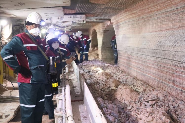 Rachmat Gobel saat berada di tambang bawah tanah potasium di Soligorsk, Belarusia, Sabtu (23/10/2021).