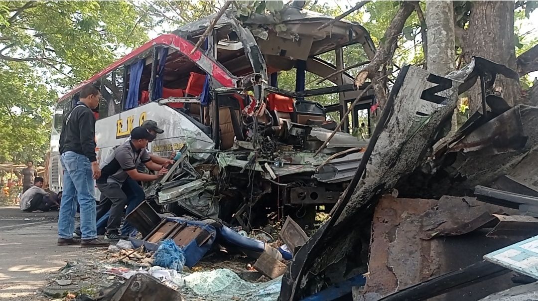 Kecelakaan Bus Eka dan Bus Sugeng Rahayu di Ngawi, 2 Sopir Tewas di TKP 