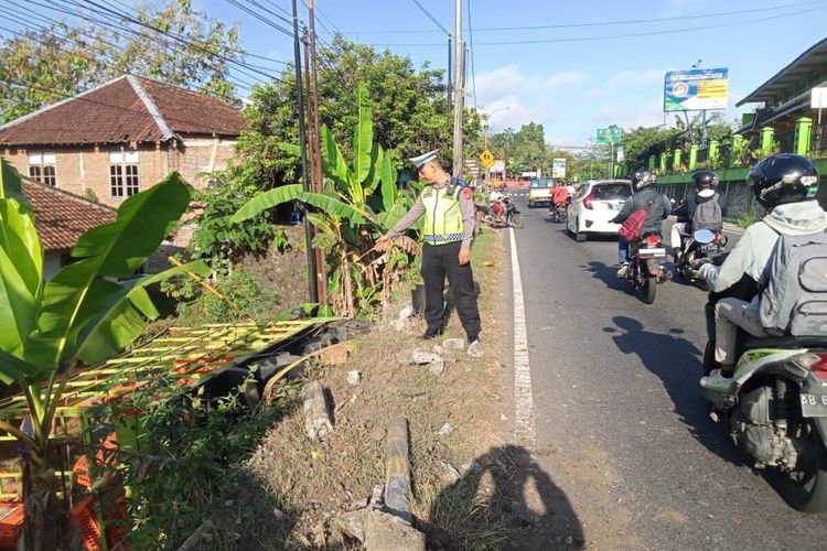 Lokasi truk pengangkut ayam masuk jurang di jalan Jogja-Wonosari, Gunungkidul. Jumat (30/6/2023)