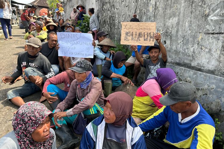 May Day di Solo, Pemulung TPA Putri Cempo Demo Minta Tetap Diizinkan Memulung