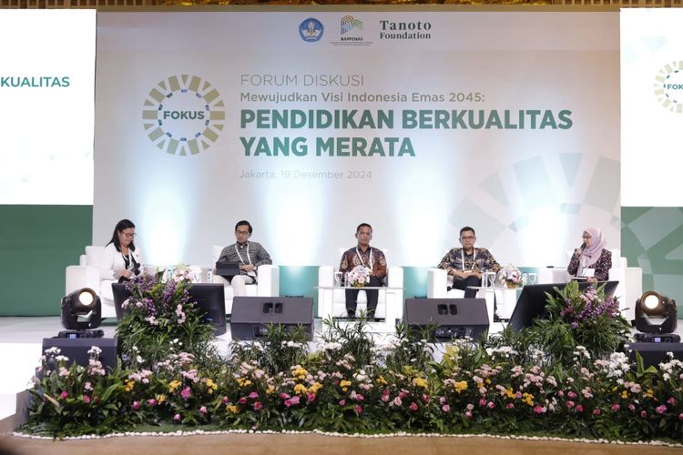 Panel diskusi pada Fokus 2024 wewujudkan Visi Indonesia Emas 2045: Pendidikan Berkualitas yang Merata dari Tanoto Foundation. 